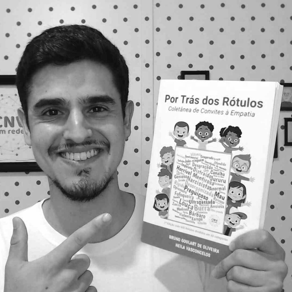 Bruno Goulart com o livro Por Trás dos Rótulos